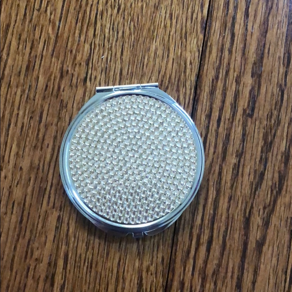 Compact Mirror